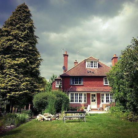 Rosemead Guest House Claygate エクステリア 写真