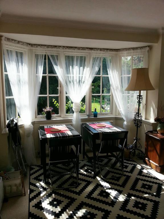 Rosemead Guest House Claygate エクステリア 写真