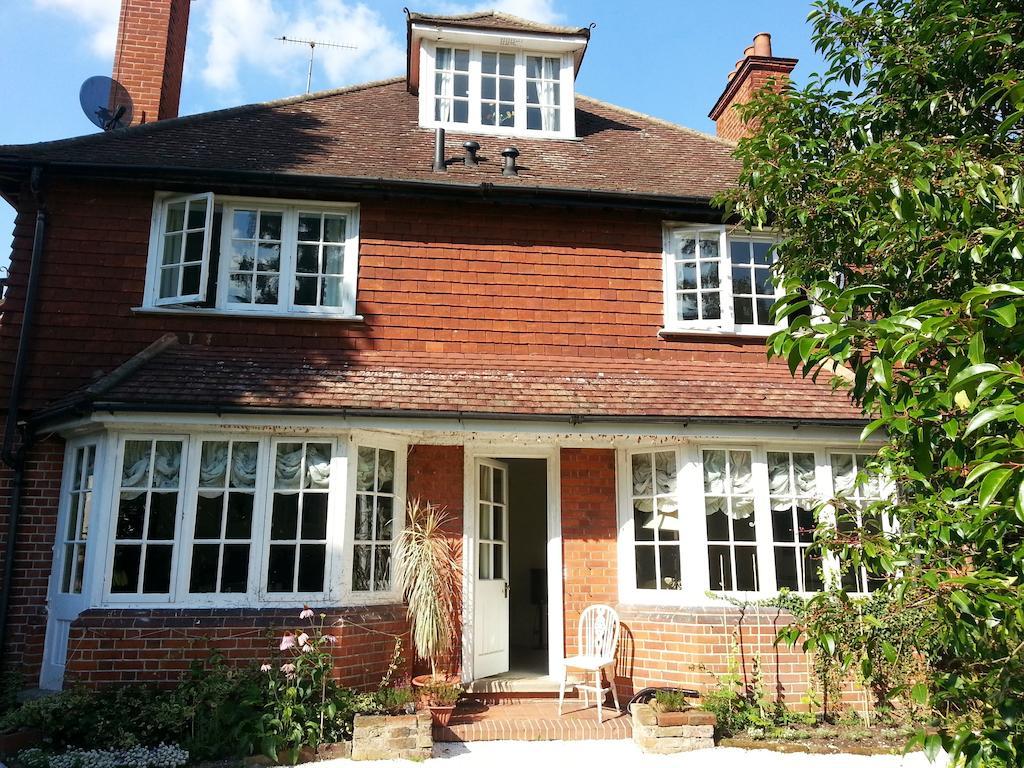 Rosemead Guest House Claygate エクステリア 写真