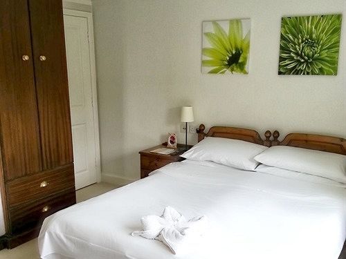 Rosemead Guest House Claygate エクステリア 写真