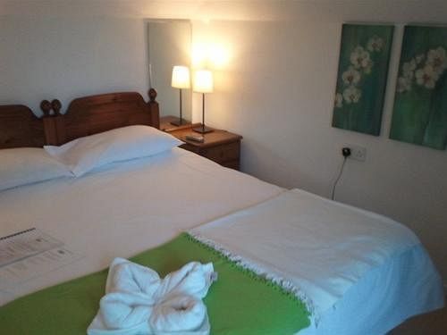 Rosemead Guest House Claygate エクステリア 写真