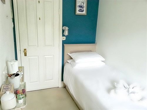 Rosemead Guest House Claygate エクステリア 写真