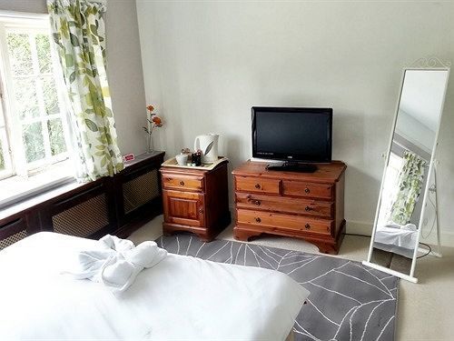 Rosemead Guest House Claygate エクステリア 写真